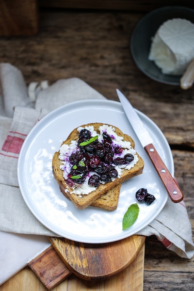 Round white tray bake bread
